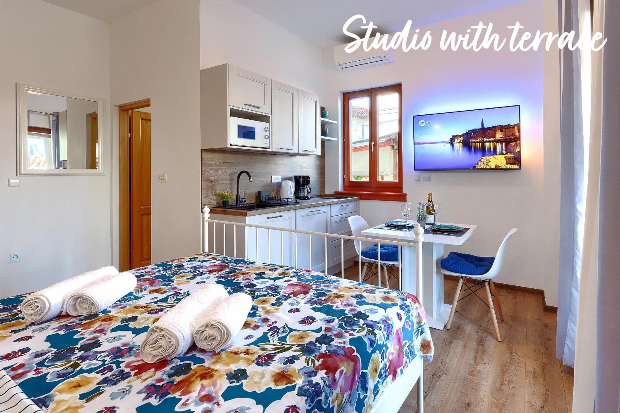 Studios Notte Sul Porto Ровинь Экстерьер фото