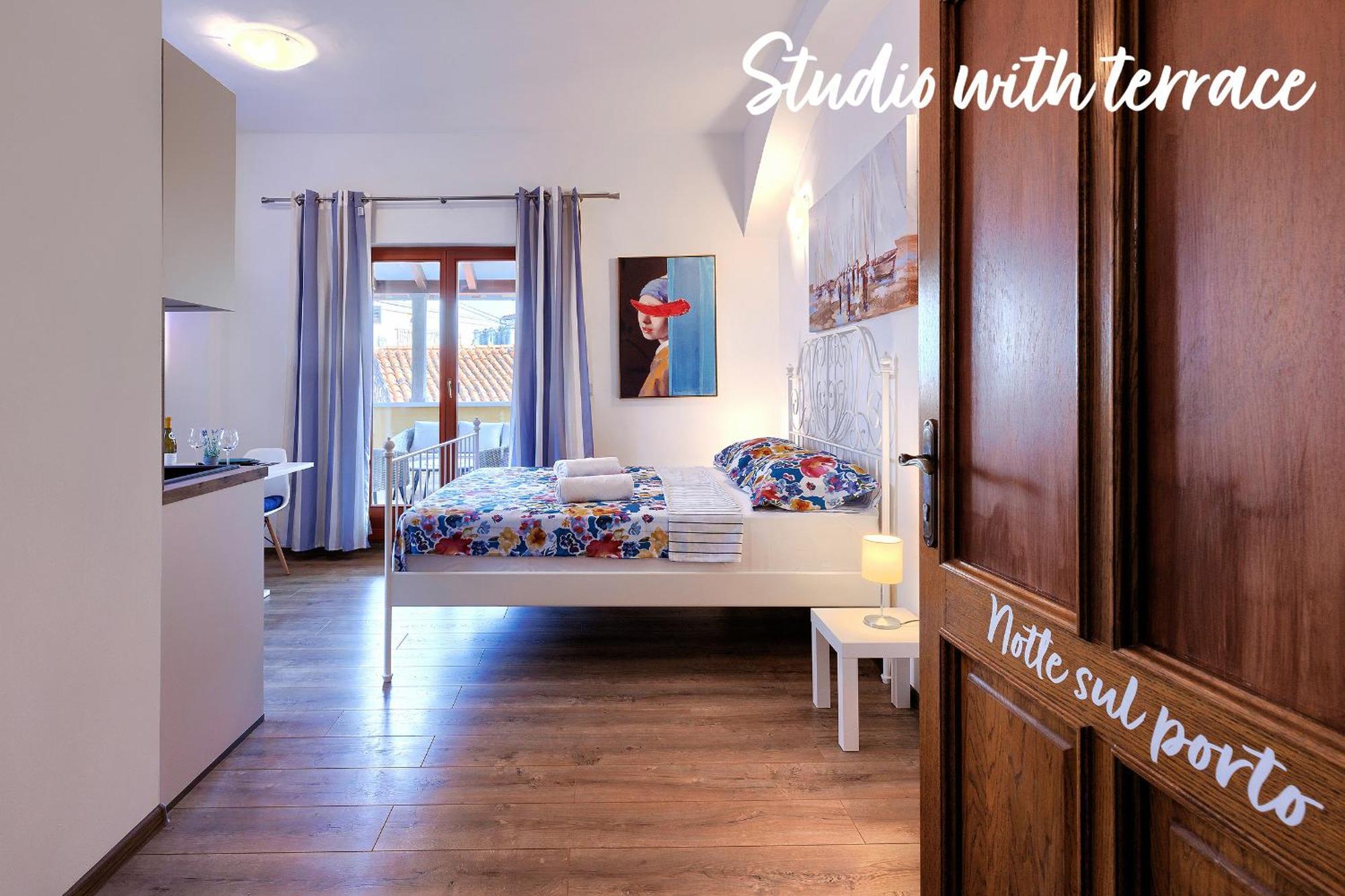 Studios Notte Sul Porto Ровинь Экстерьер фото