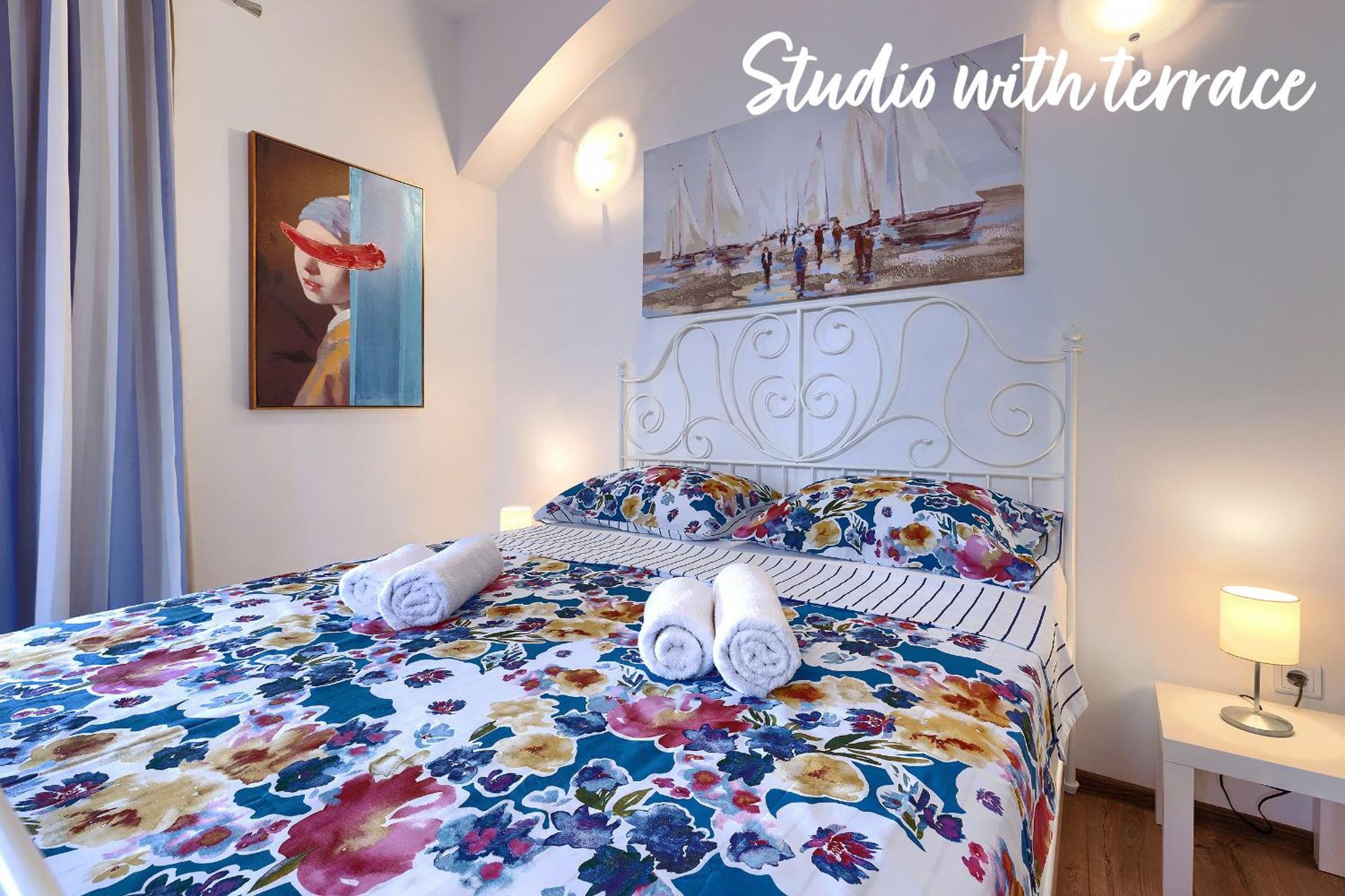 Studios Notte Sul Porto Ровинь Экстерьер фото