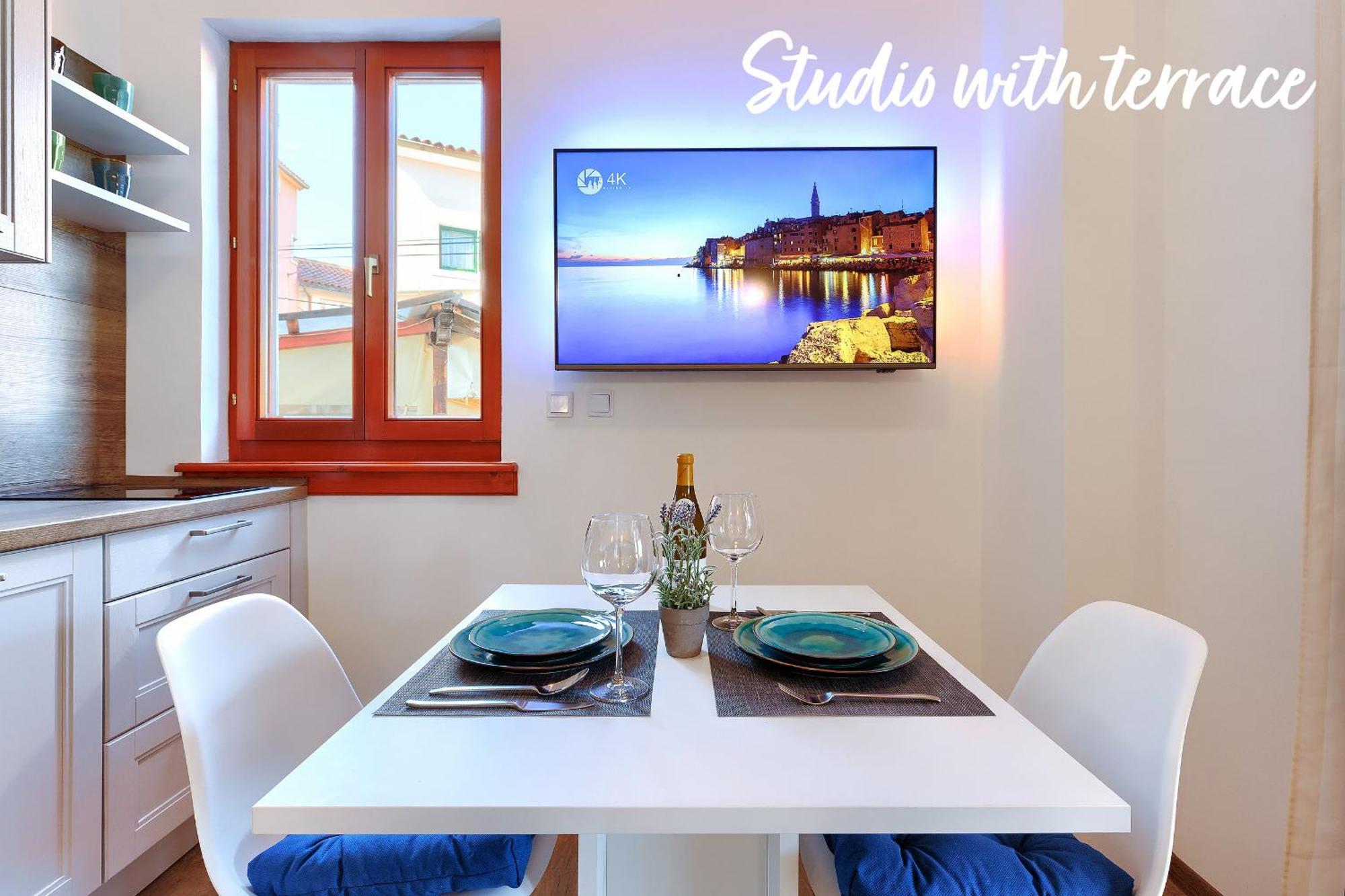 Studios Notte Sul Porto Ровинь Экстерьер фото