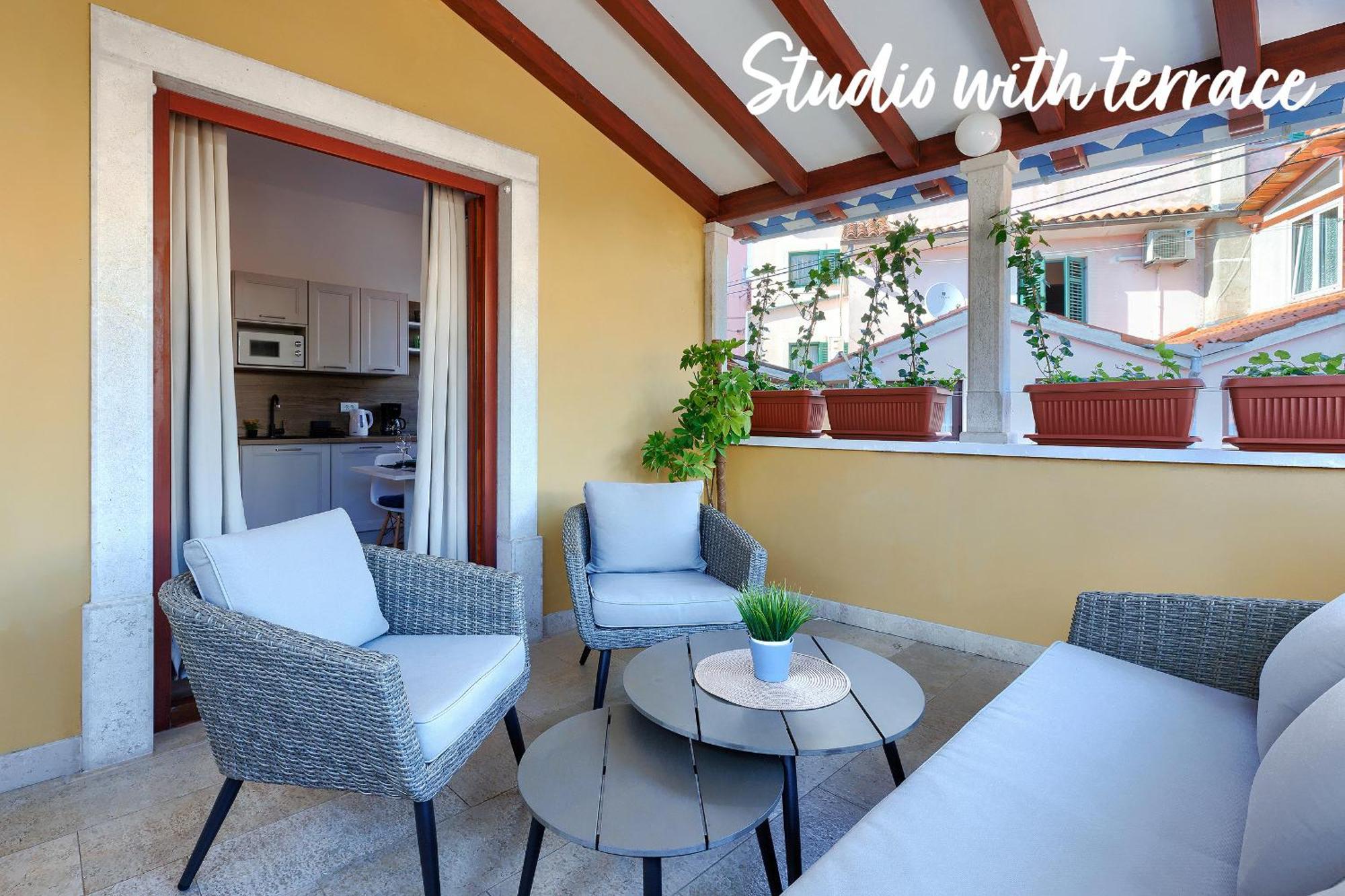 Studios Notte Sul Porto Ровинь Экстерьер фото